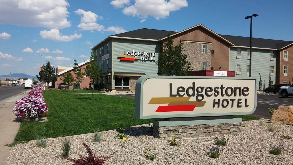 Ledgestone Hotel ヴァーナル エクステリア 写真