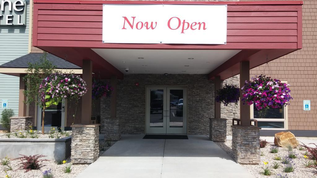 Ledgestone Hotel ヴァーナル エクステリア 写真