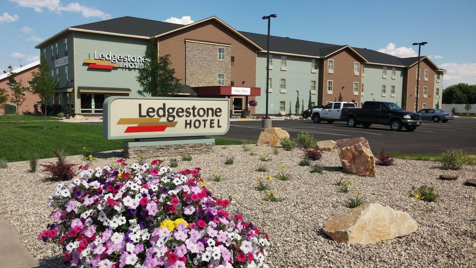Ledgestone Hotel ヴァーナル エクステリア 写真