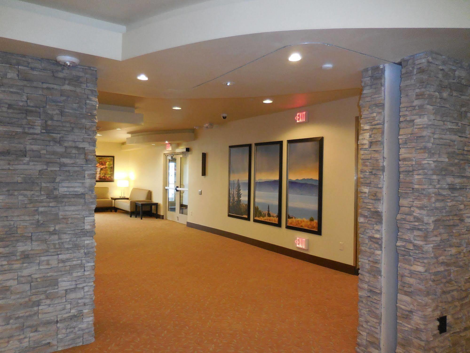 Ledgestone Hotel ヴァーナル エクステリア 写真