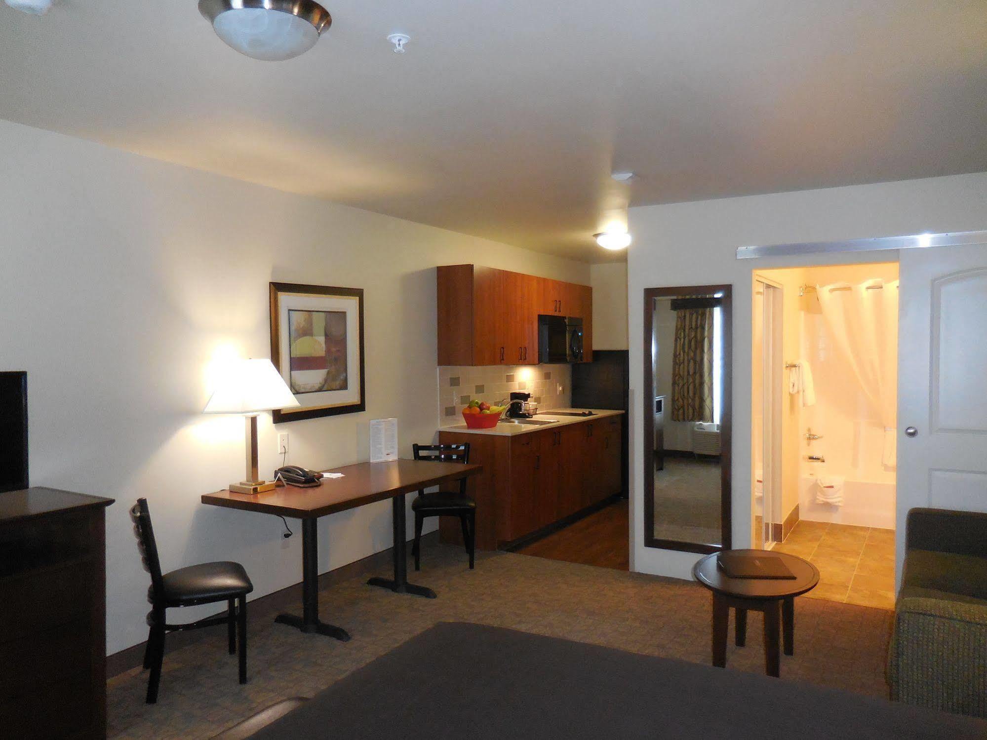 Ledgestone Hotel ヴァーナル エクステリア 写真