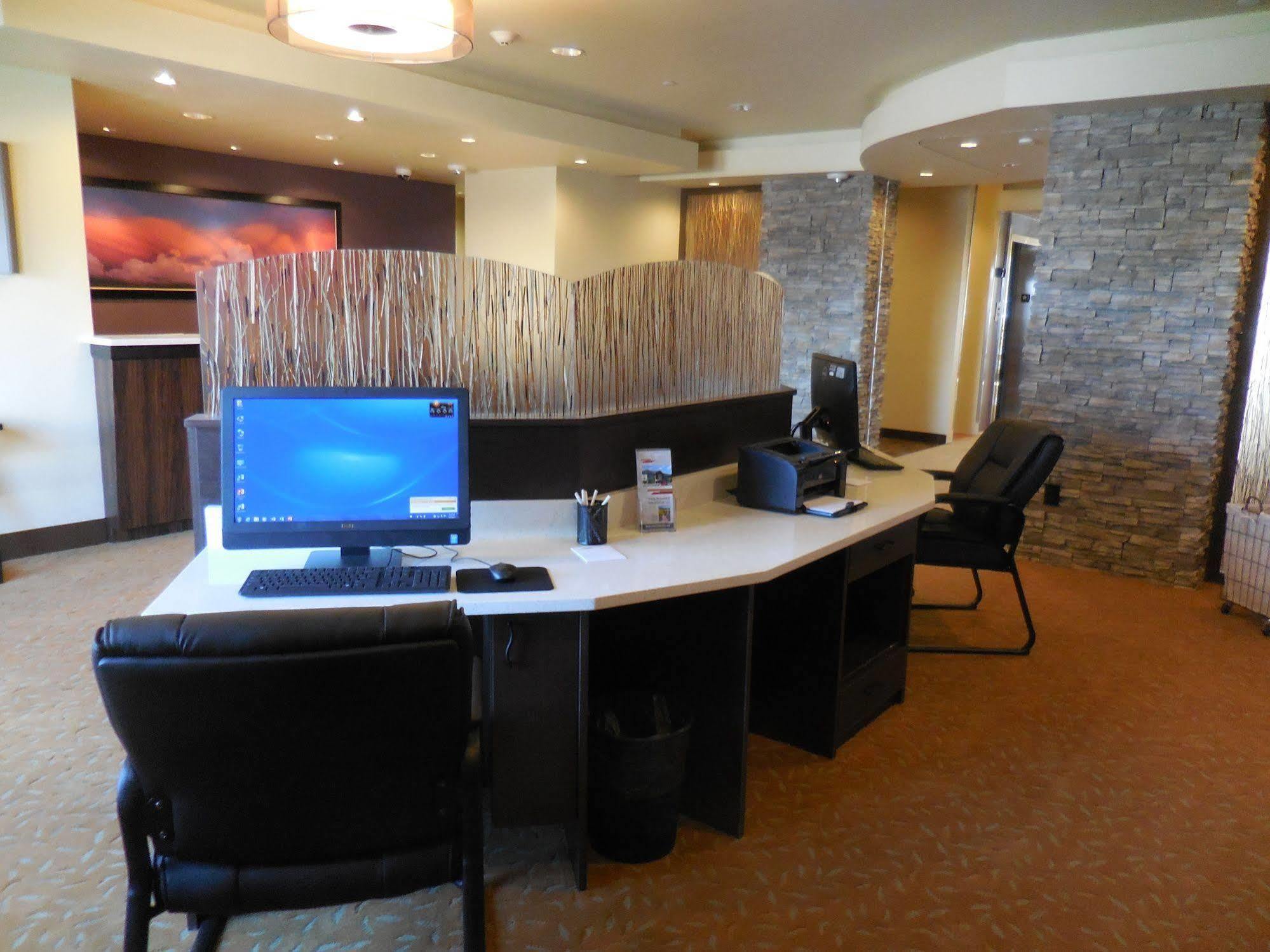 Ledgestone Hotel ヴァーナル エクステリア 写真